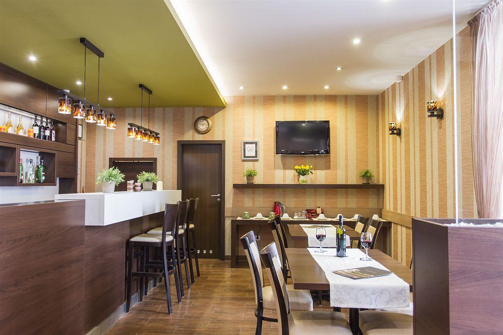 21 And 3* Budapeszt