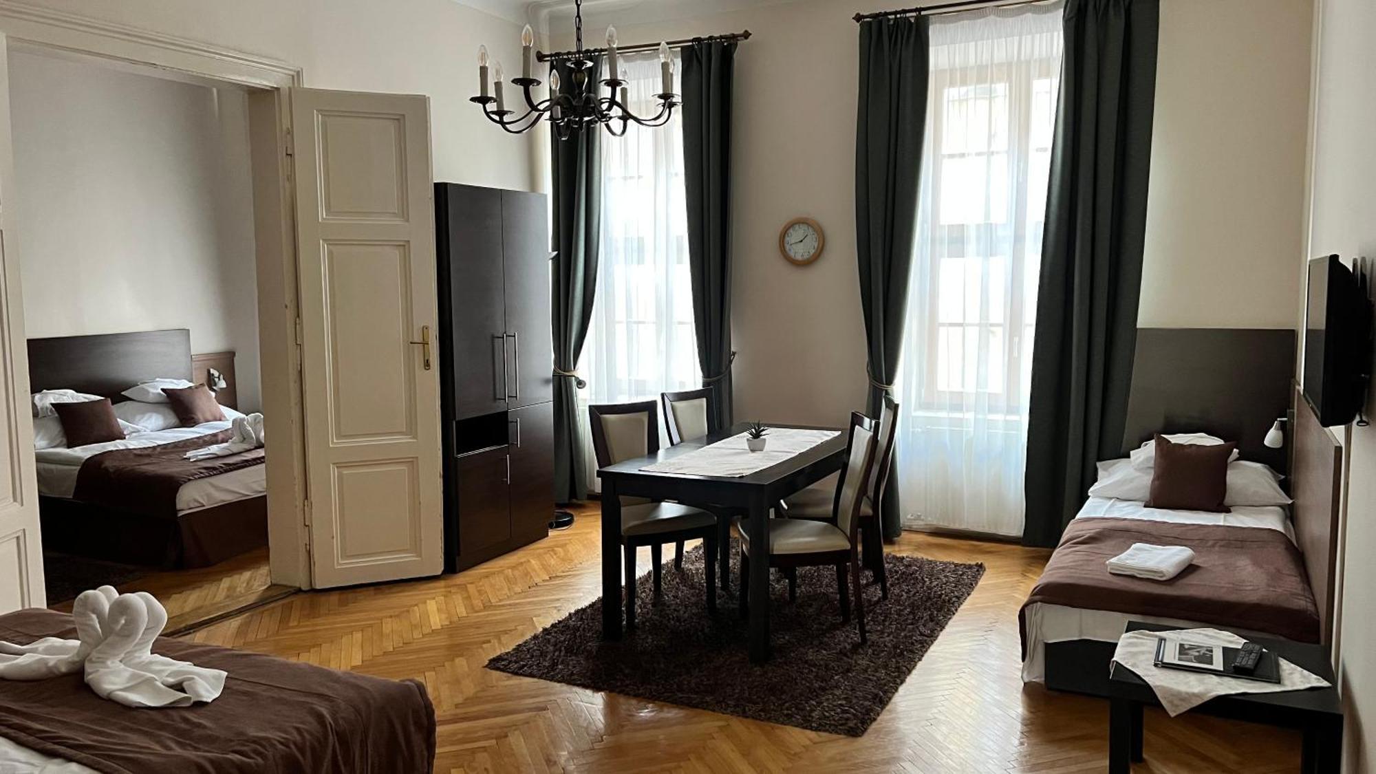 Hotel 21 And Budapeszt