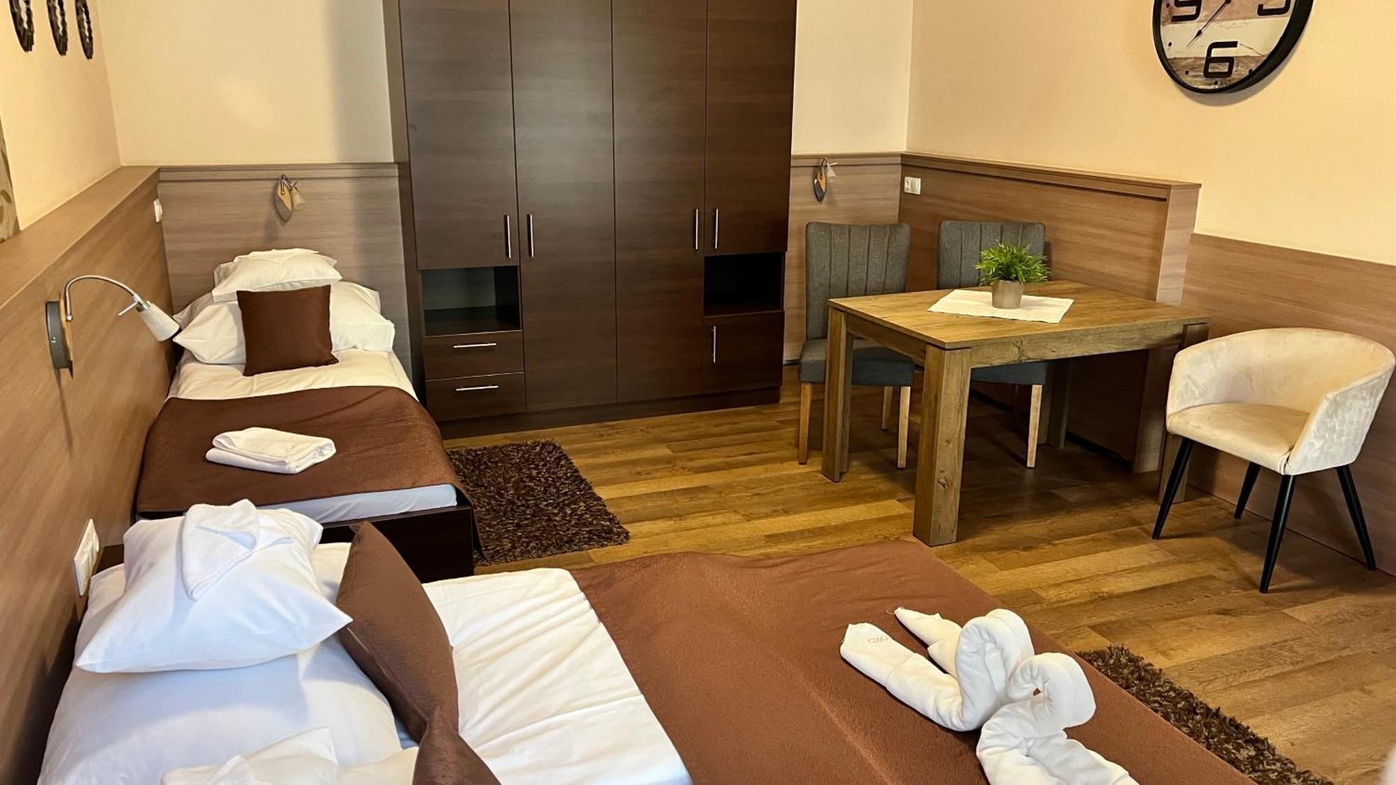 Hotel 21 And Budapeszt