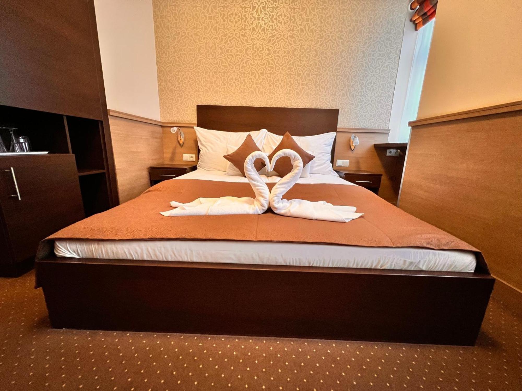 21 And 3* Budapeszt