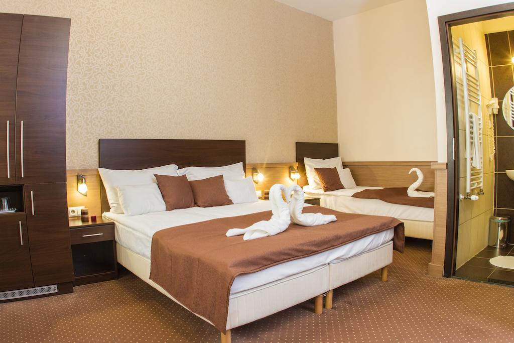 21 And 3* Budapeszt