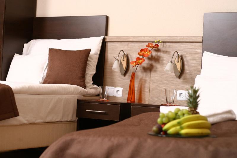 21 And 3* Budapeszt