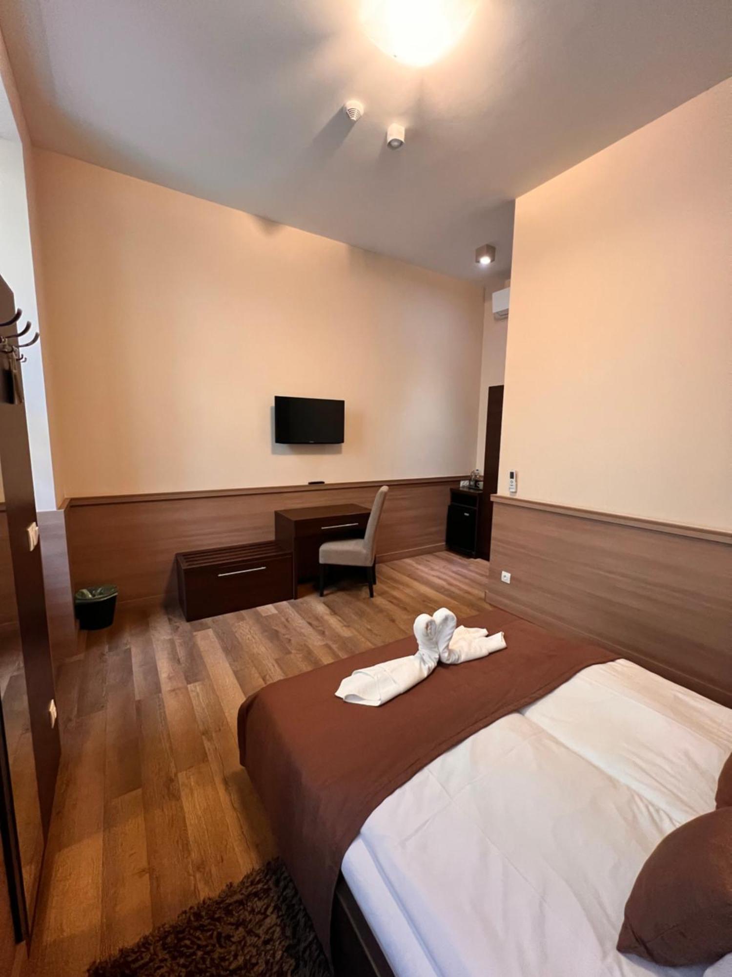 21 And Hotel Budapešť
