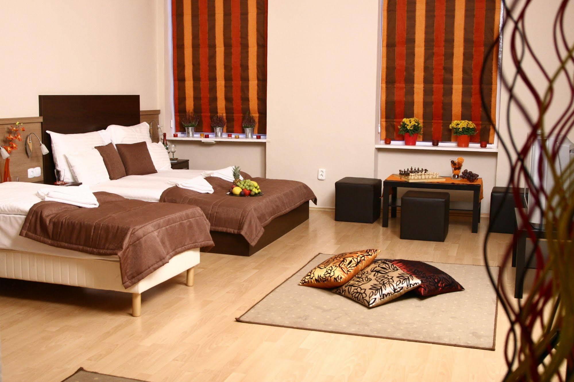 21 And 3* Budapešť